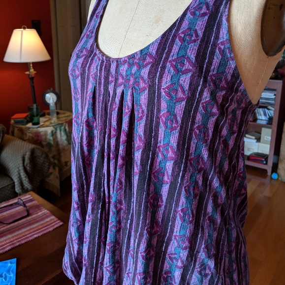 Ecoté Front-Pleated Patterned Blouse - Picture 8 of 8